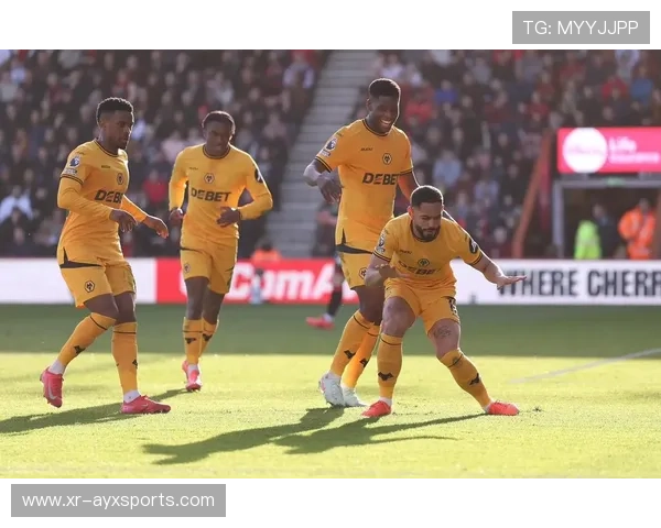 阿德利绝杀瞬间振臂高呼，伯恩茅斯教练席沸腾